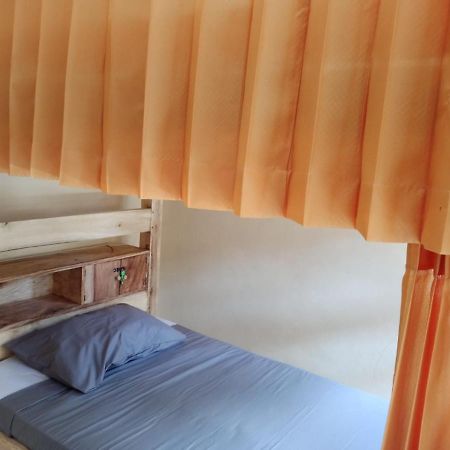 Barracuda Beach Hostel Amed Kültér fotó