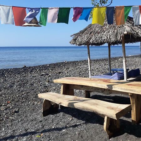 Barracuda Beach Hostel Amed Kültér fotó