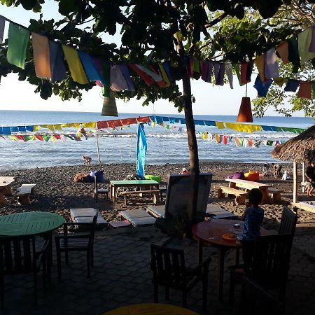 Barracuda Beach Hostel Amed Kültér fotó