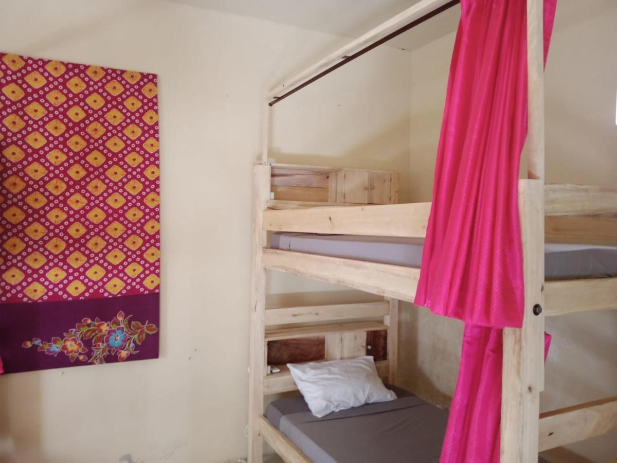Barracuda Beach Hostel Amed Kültér fotó