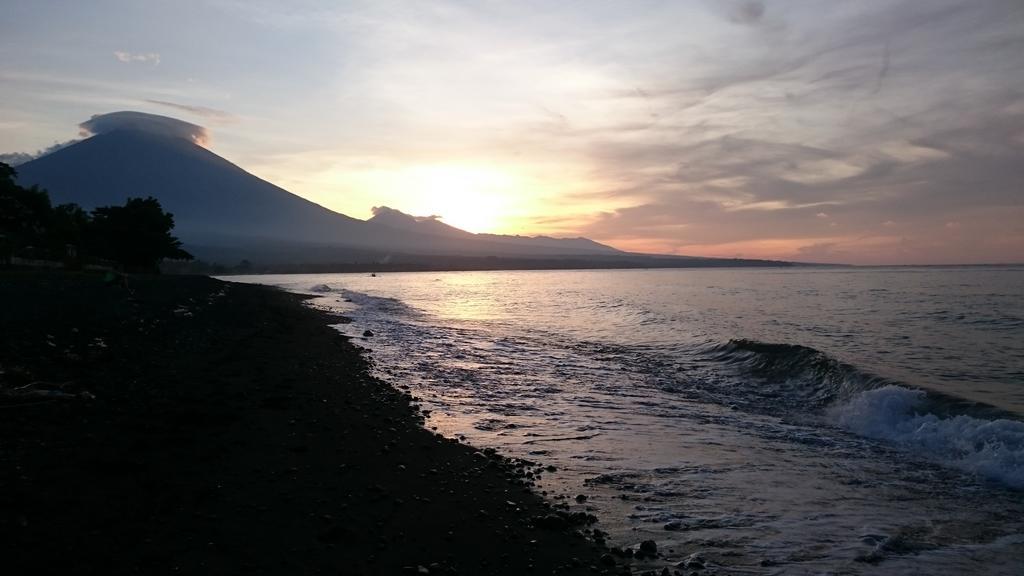 Barracuda Beach Hostel Amed Kültér fotó
