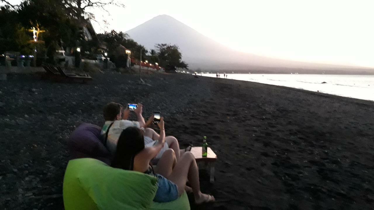 Barracuda Beach Hostel Amed Kültér fotó